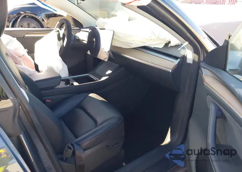 2023 Tesla Model Y Awd/Long Range Dual Motor All-Wheel Drive z USA, uszkodzony, nr VIN 7SAYGDEE4PA161053